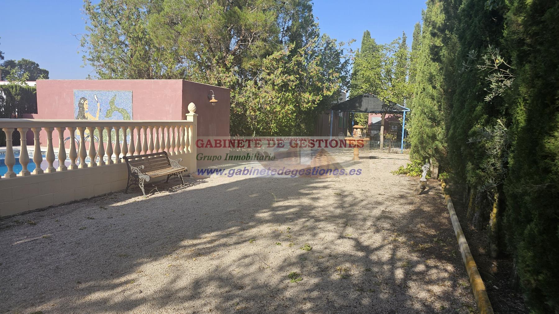 For sale of chalet in Albacete