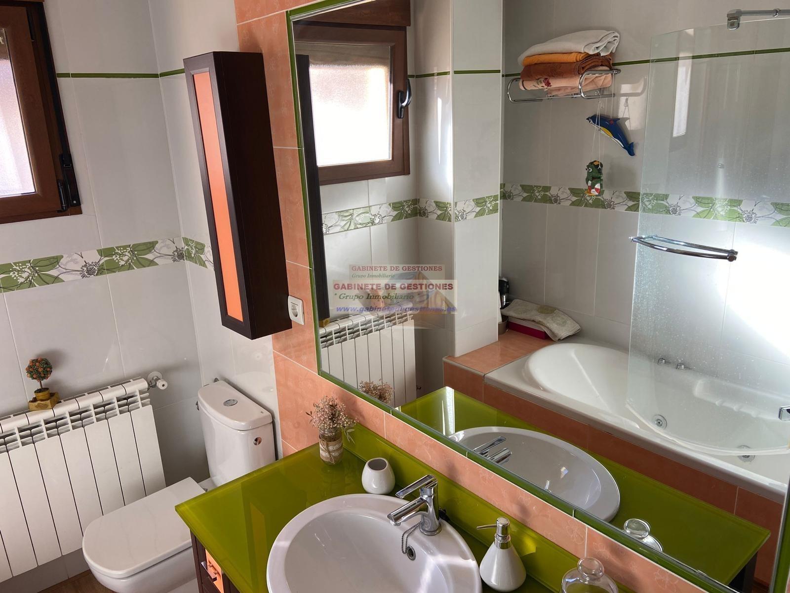 For sale of chalet in Albacete