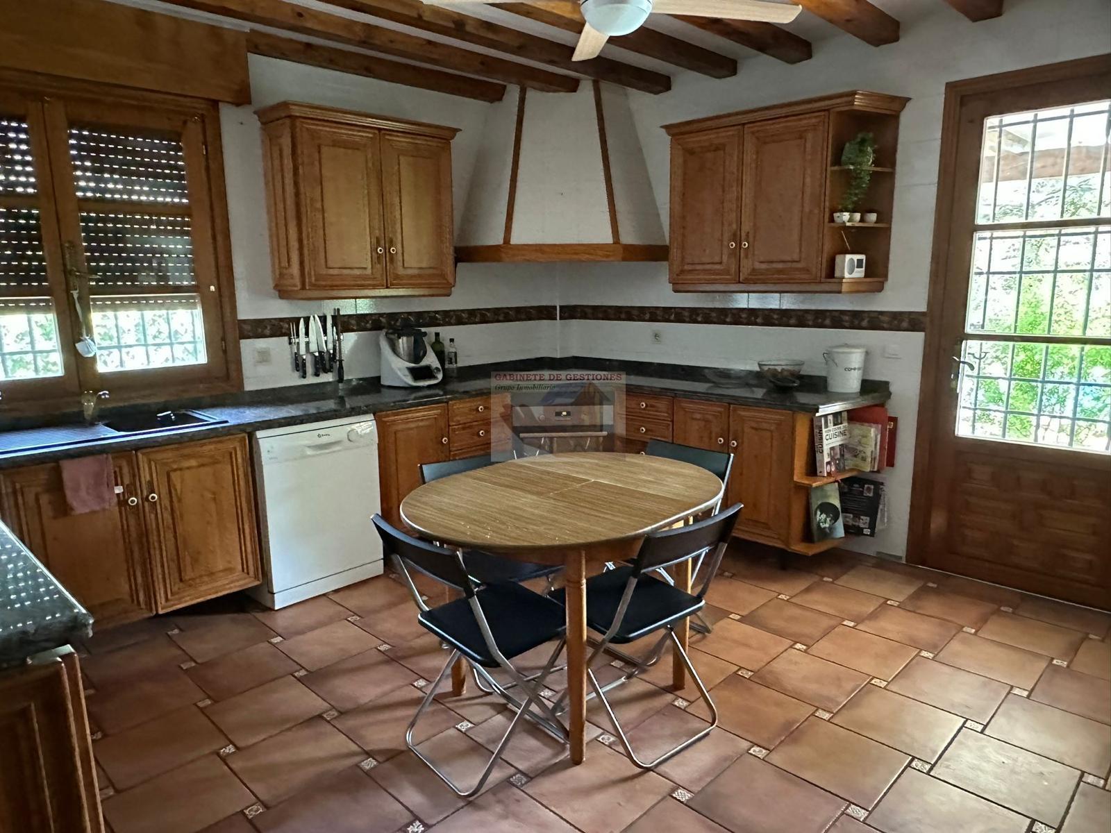 For sale of chalet in Albacete