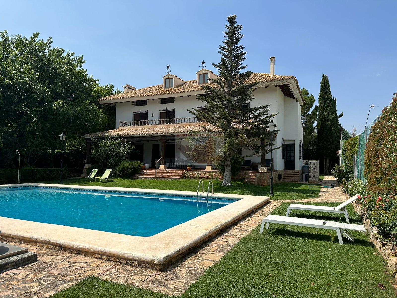 For sale of chalet in Albacete