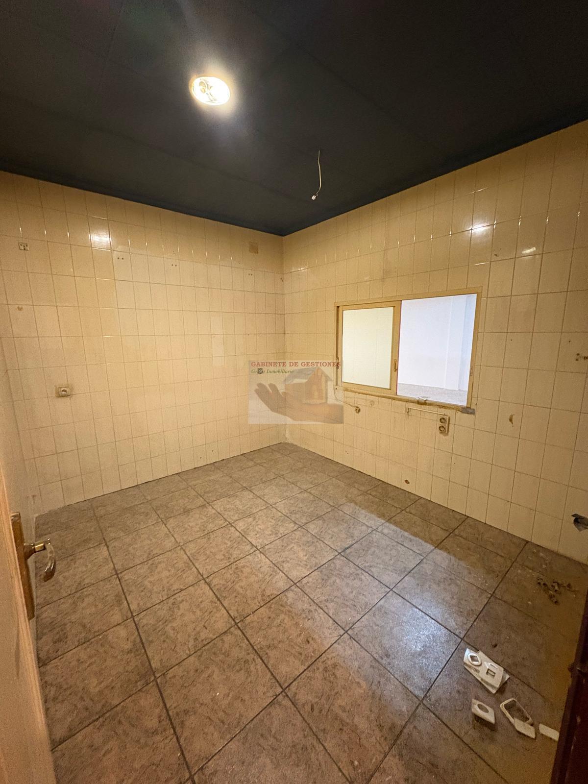 For sale of commercial in Albacete