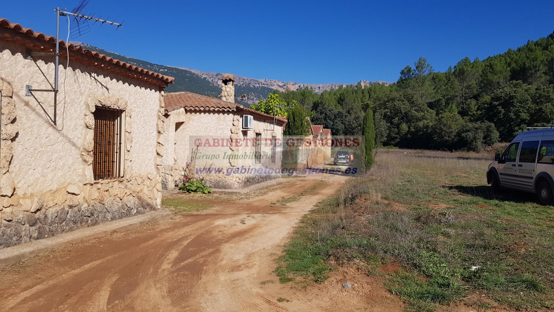 Venta de finca de recreo en Yeste