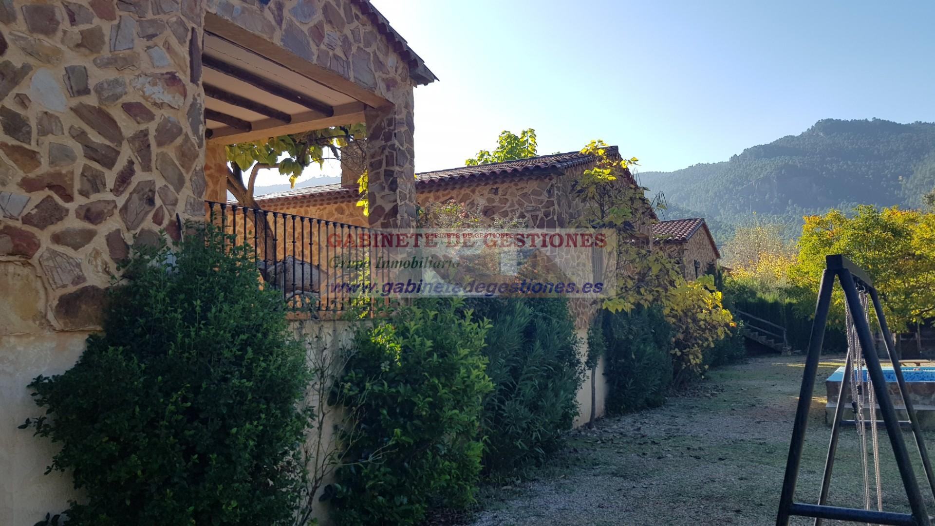 Venta de finca de recreo en Yeste