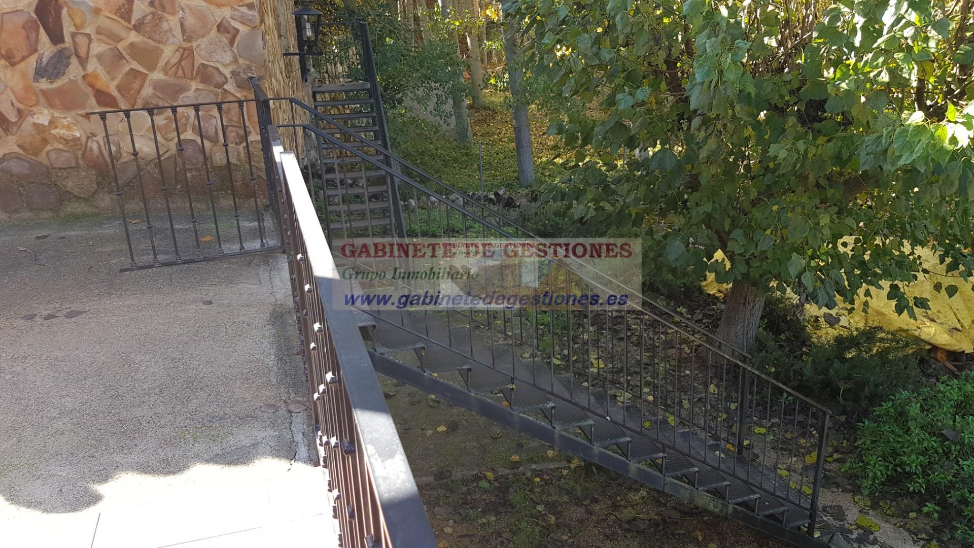 Venta de finca de recreo en Yeste