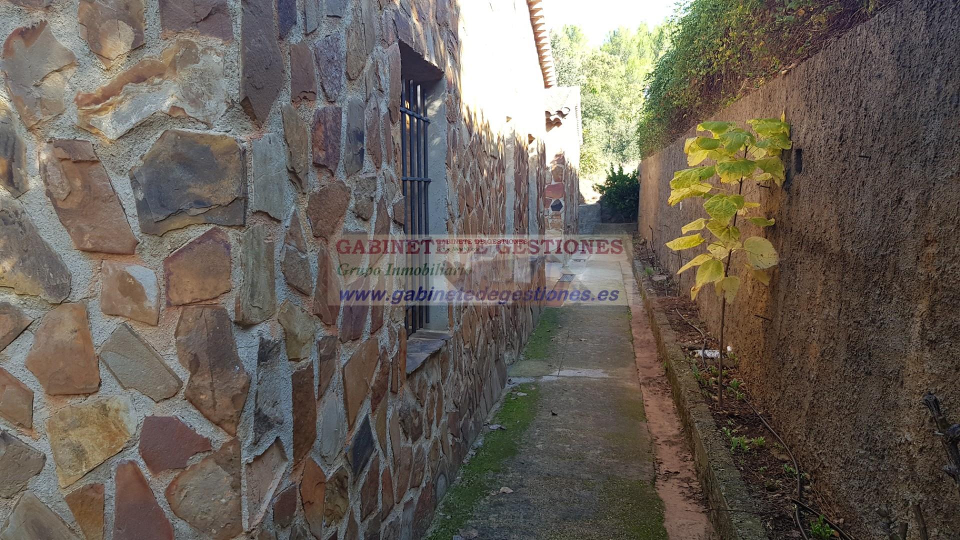Venta de finca de recreo en Yeste