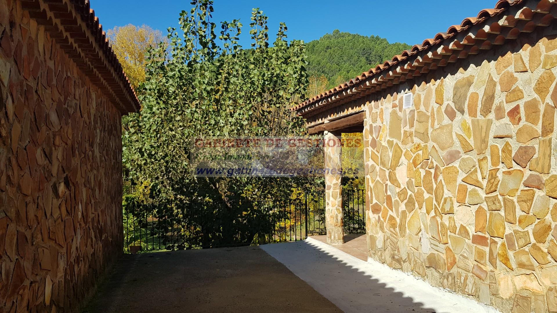 Venta de finca de recreo en Yeste