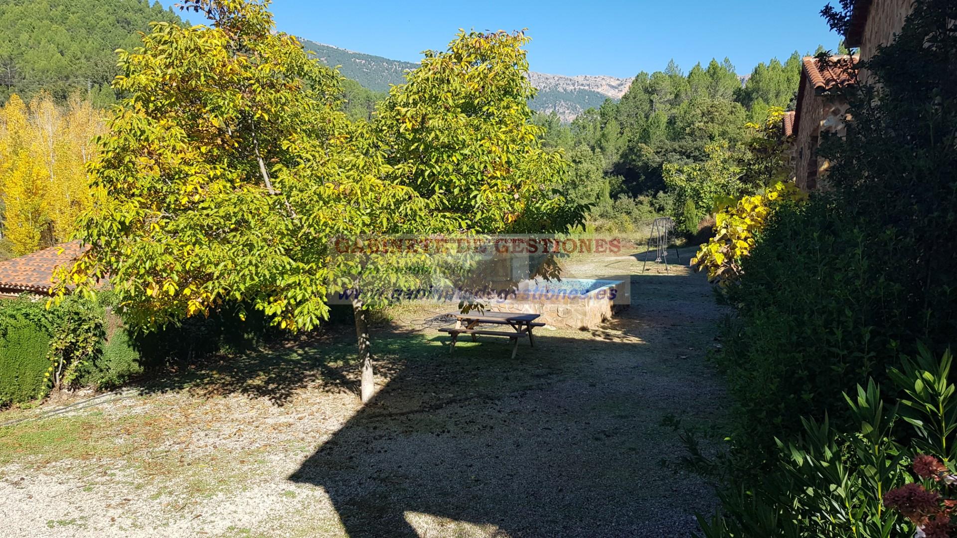 Venta de finca de recreo en Yeste