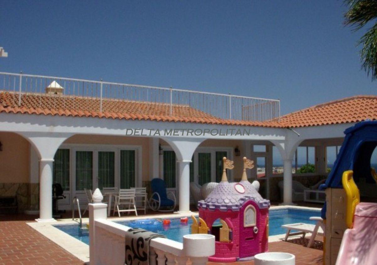 For sale of villa in San Miguel de Abona