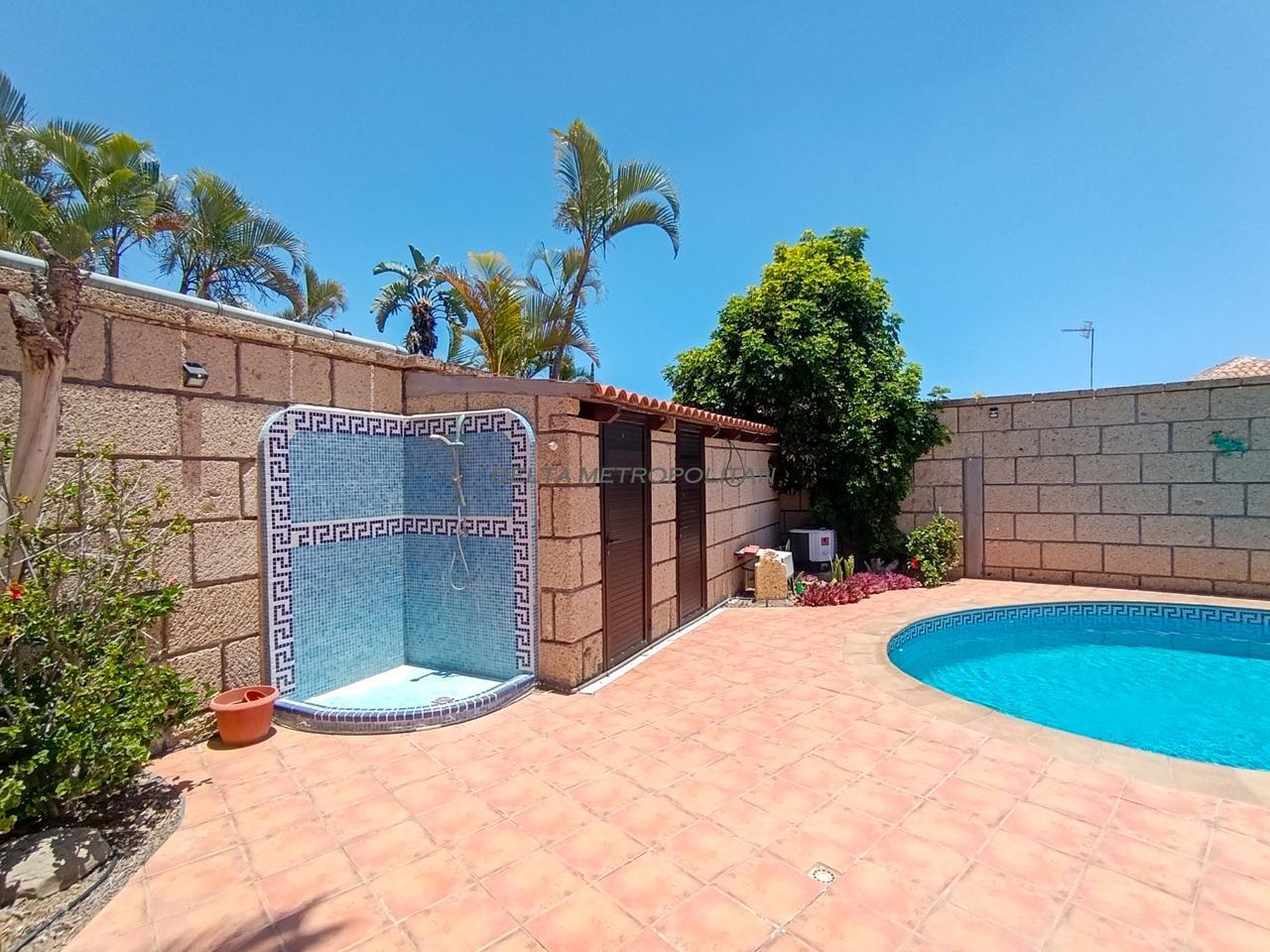 Venta de villa en Arona