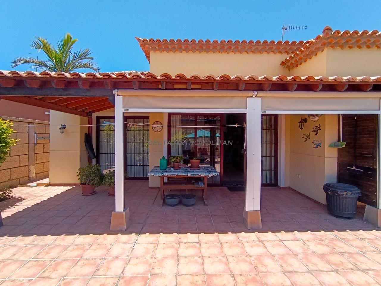 Venta de villa en Arona