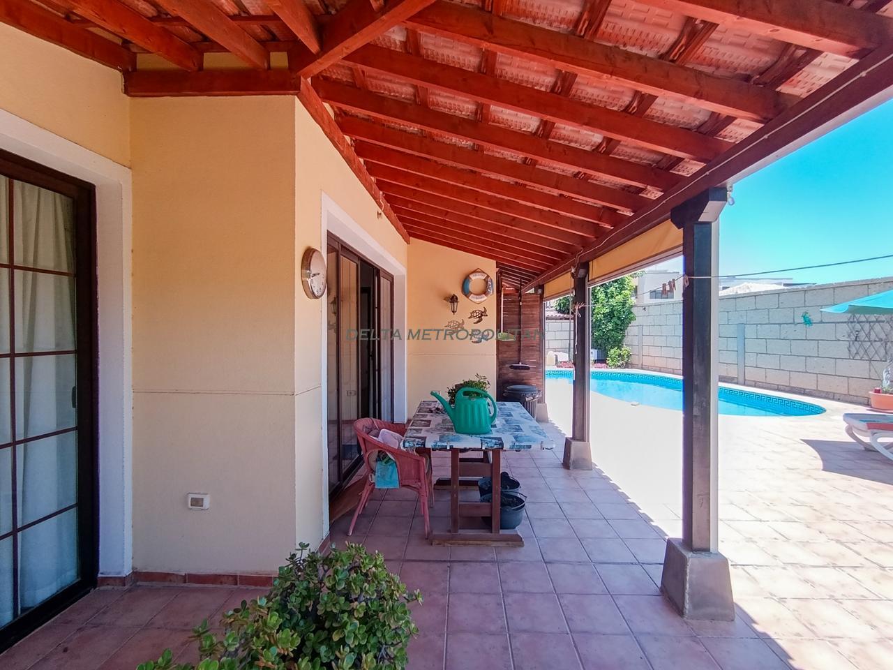Venta de villa en Arona