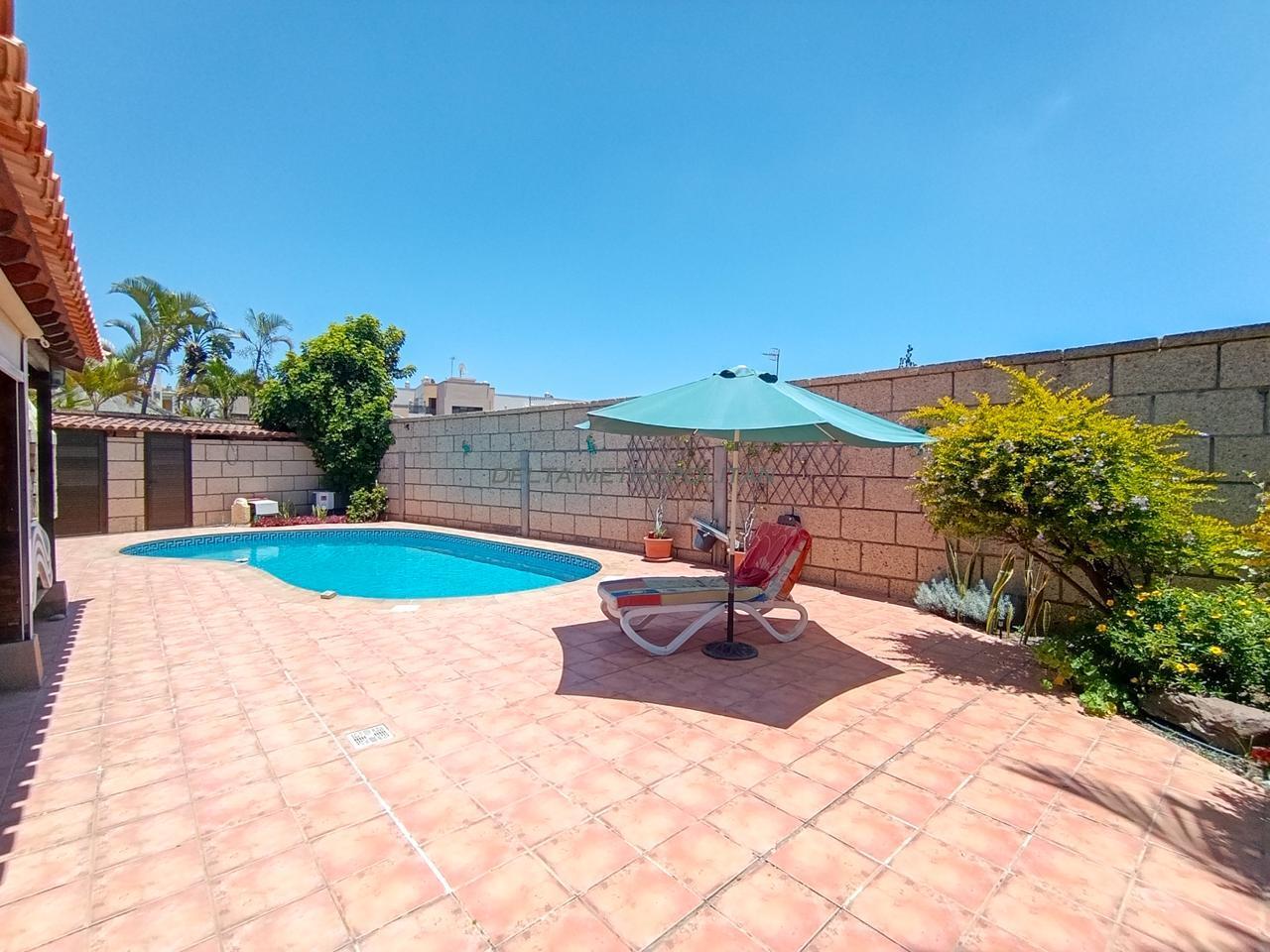 Venta de villa en Arona