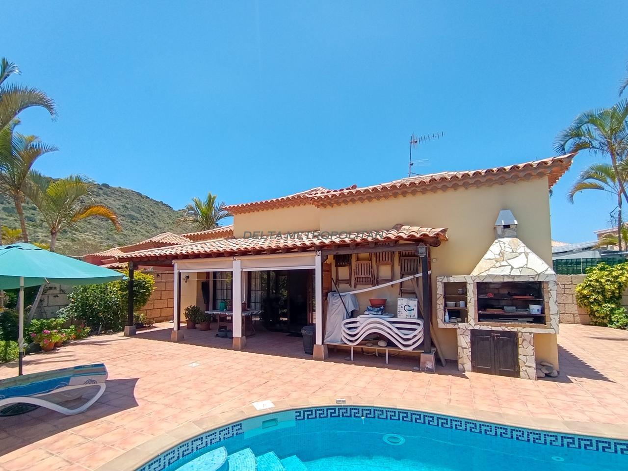 Venta de villa en Arona
