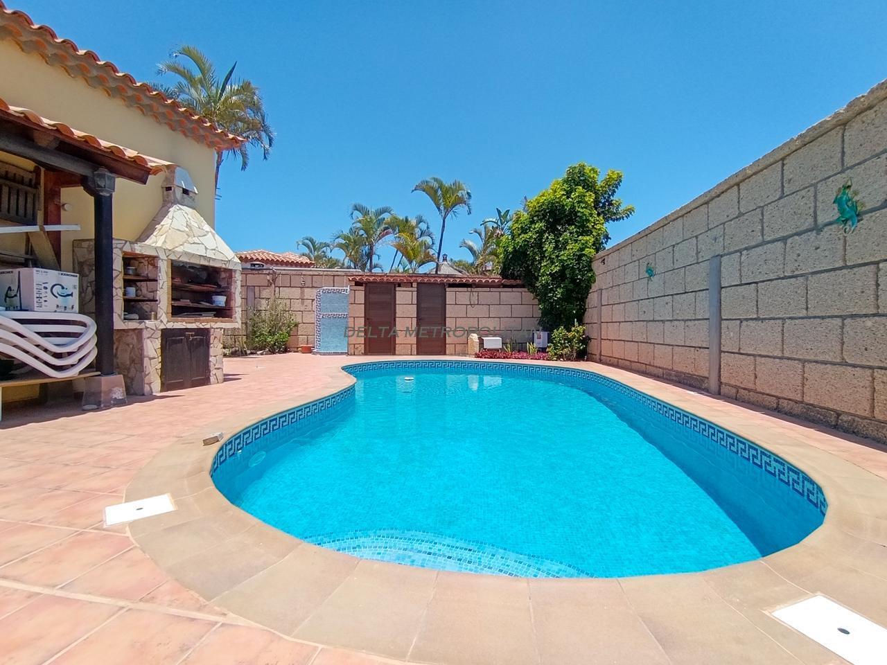 Venta de villa en Arona