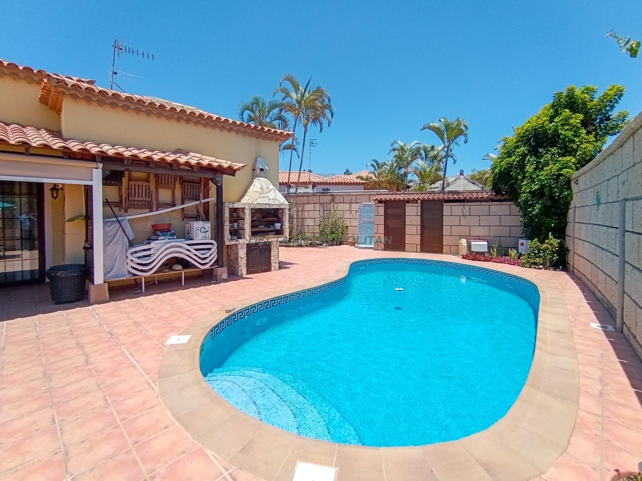 Venta de villa en Arona