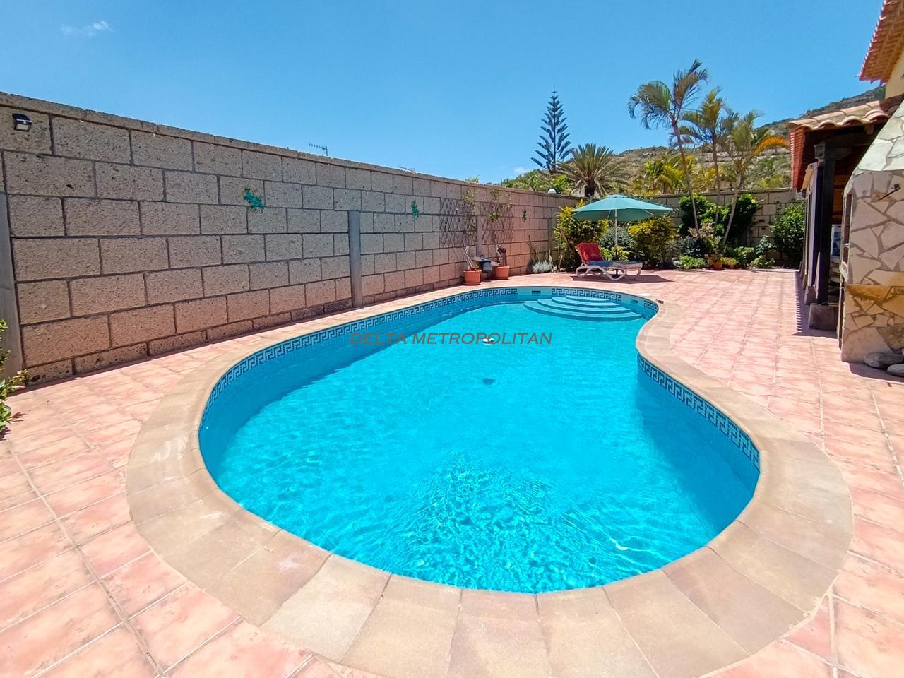 Venta de villa en Arona