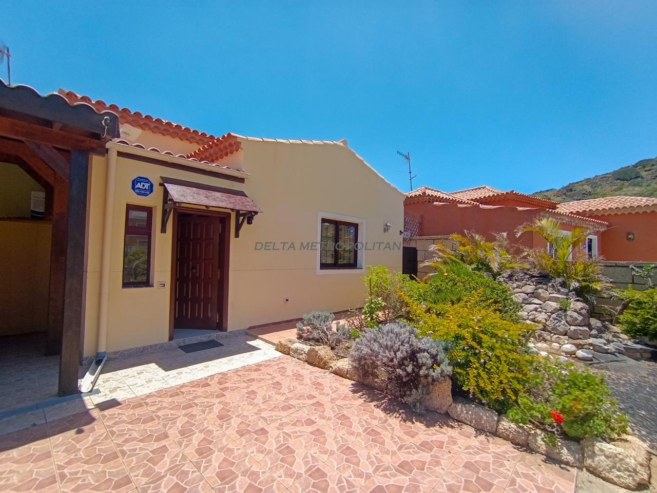 Venta de villa en Arona