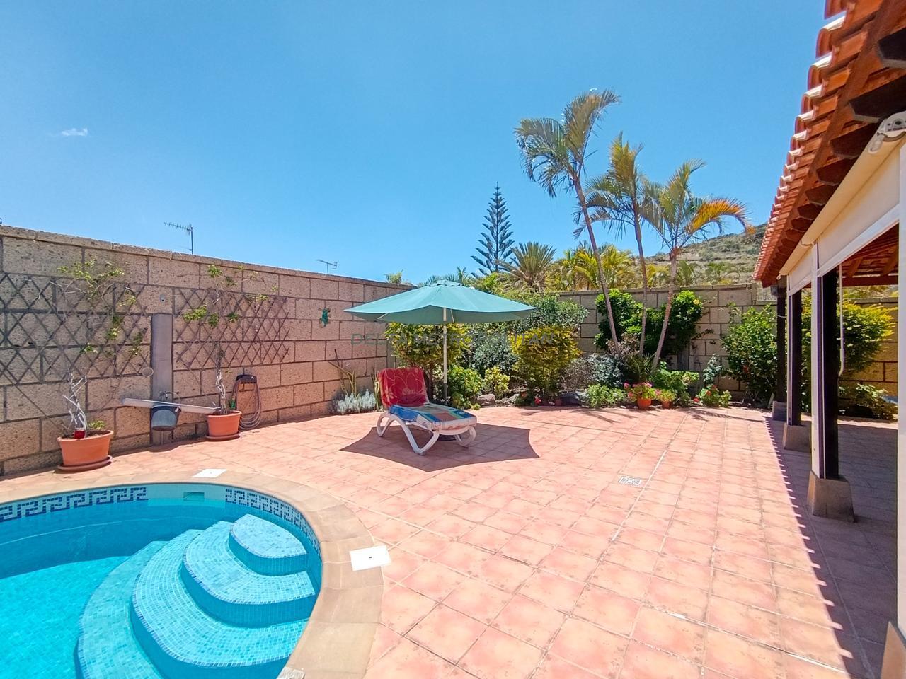 Venta de villa en Arona