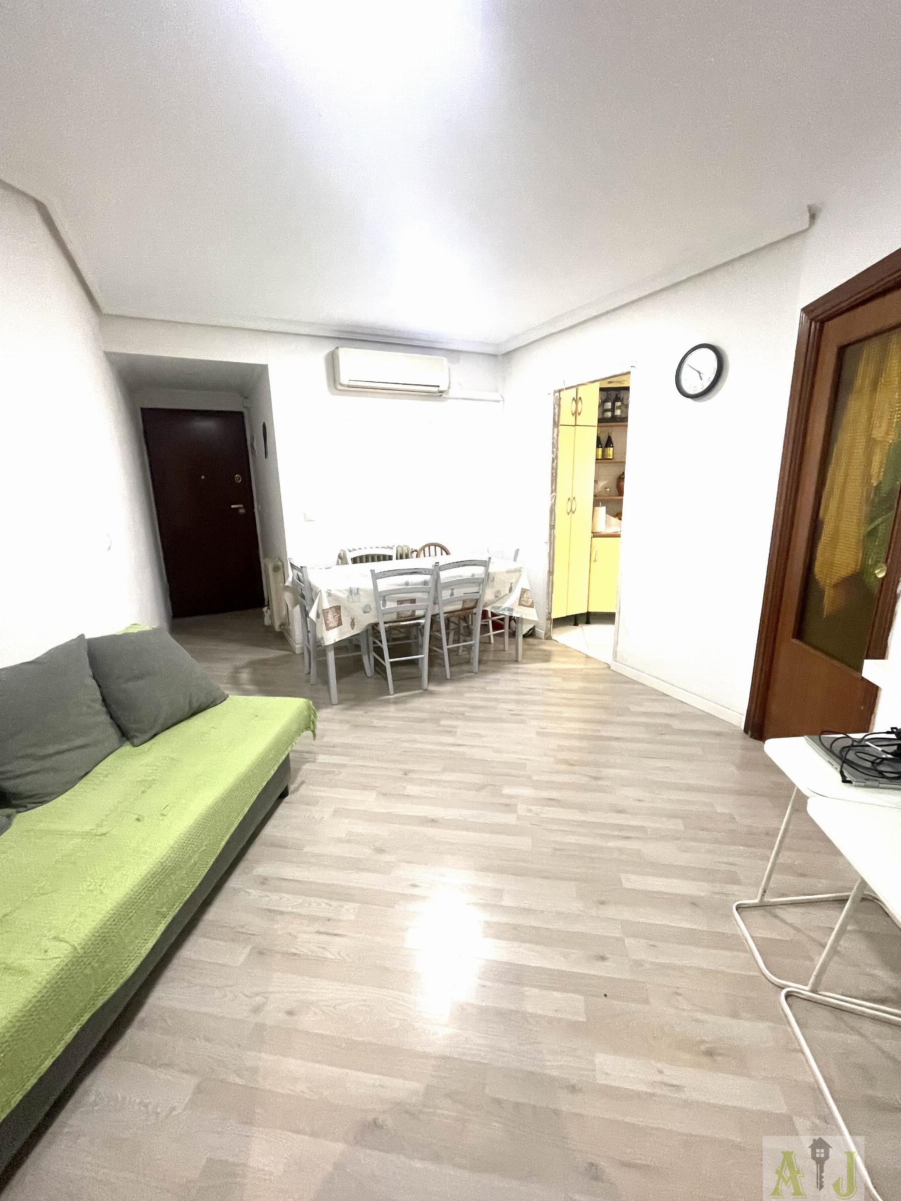 For sale of apartment in Madrid