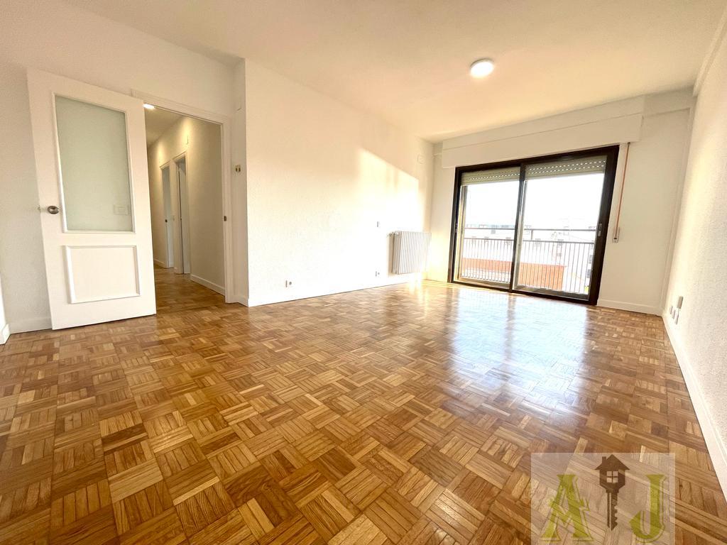 For sale of flat in Madrid