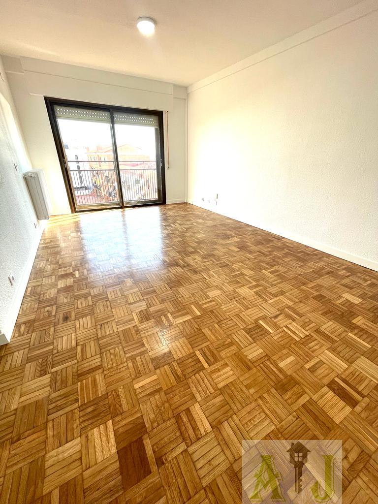 For sale of flat in Madrid