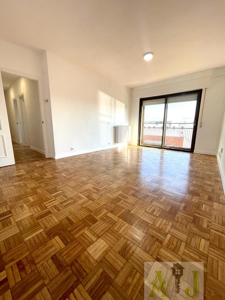 For sale of flat in Madrid