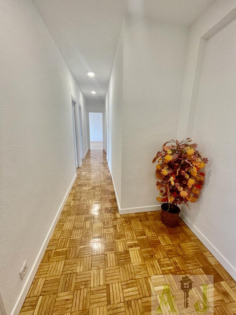 For sale of flat in Madrid