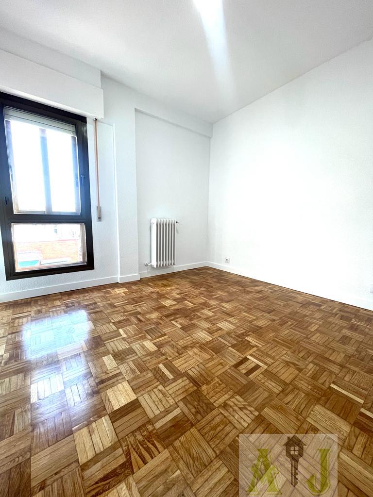 For sale of flat in Madrid