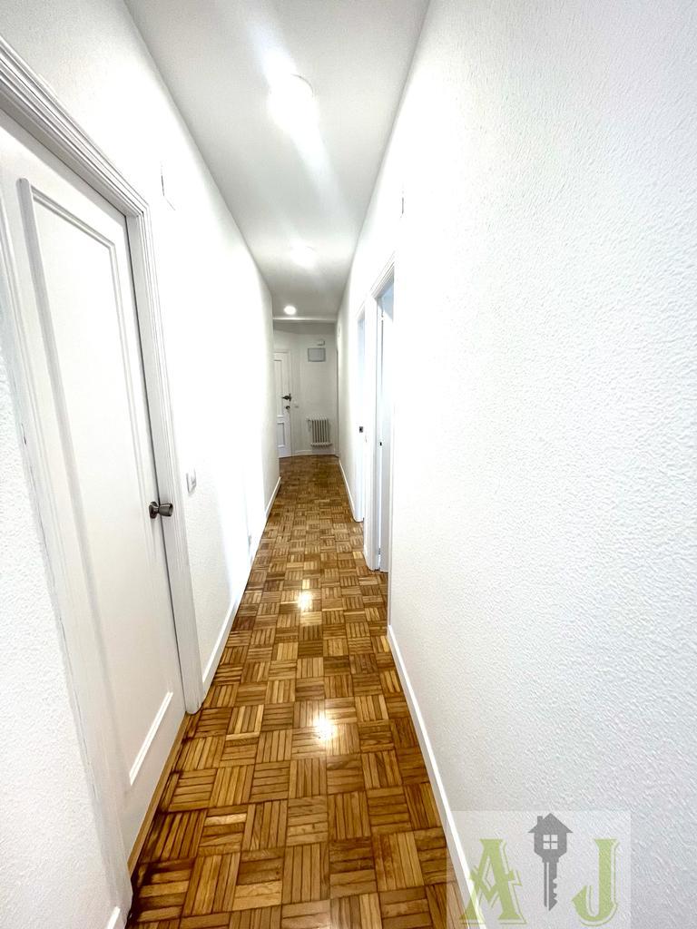 For sale of flat in Madrid