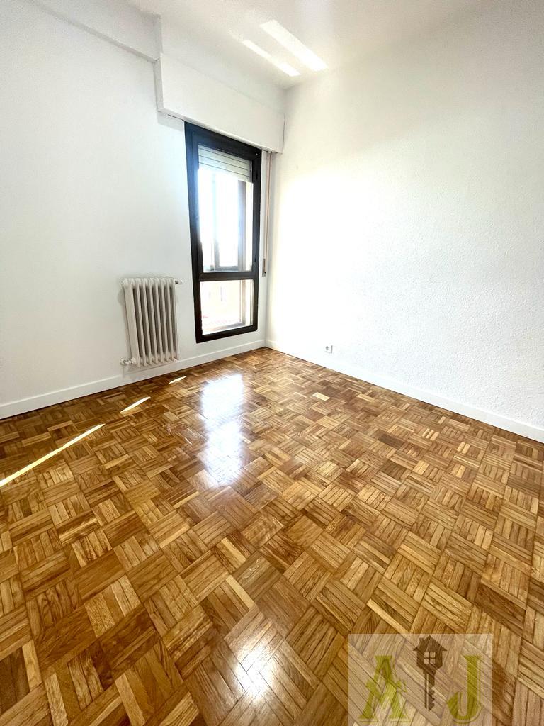 For sale of flat in Madrid