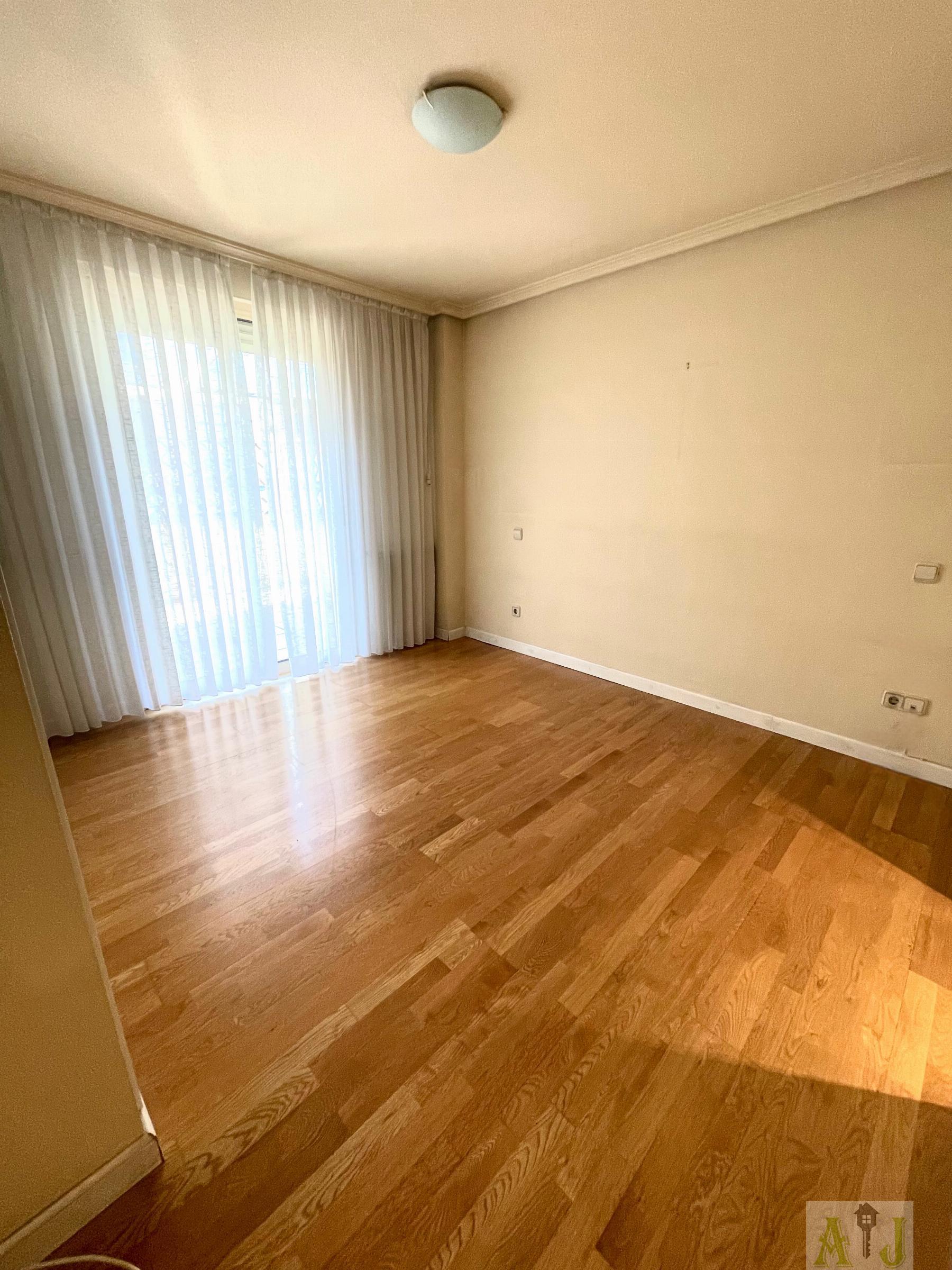 For sale of flat in Madrid