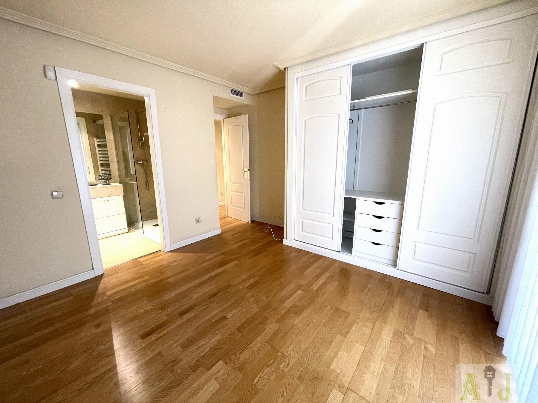 For sale of flat in Madrid