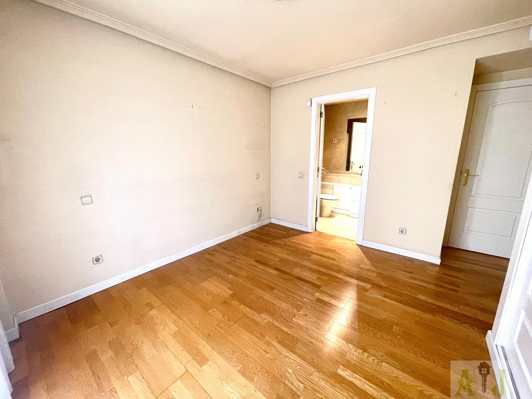 For sale of flat in Madrid
