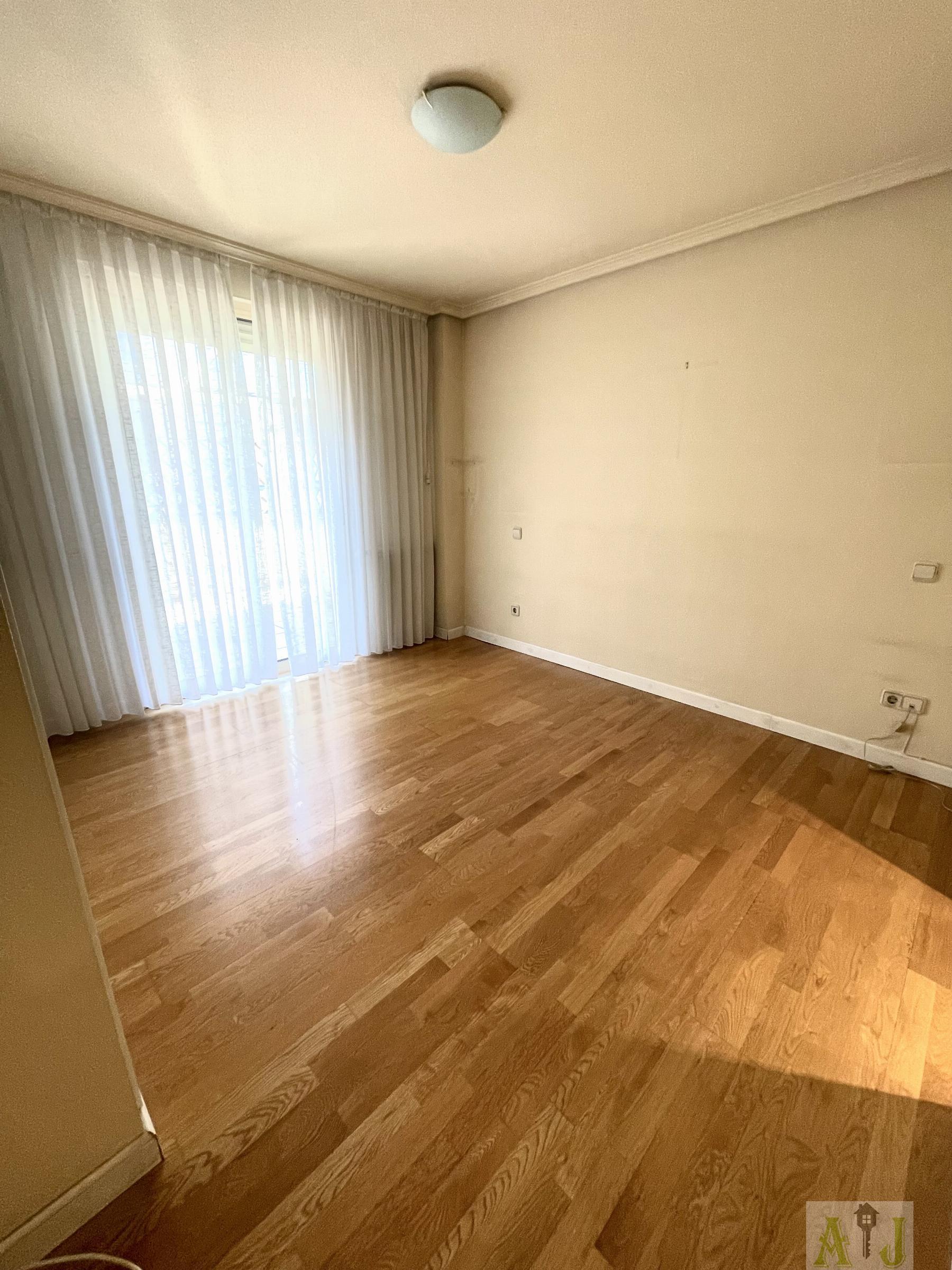 For sale of flat in Madrid