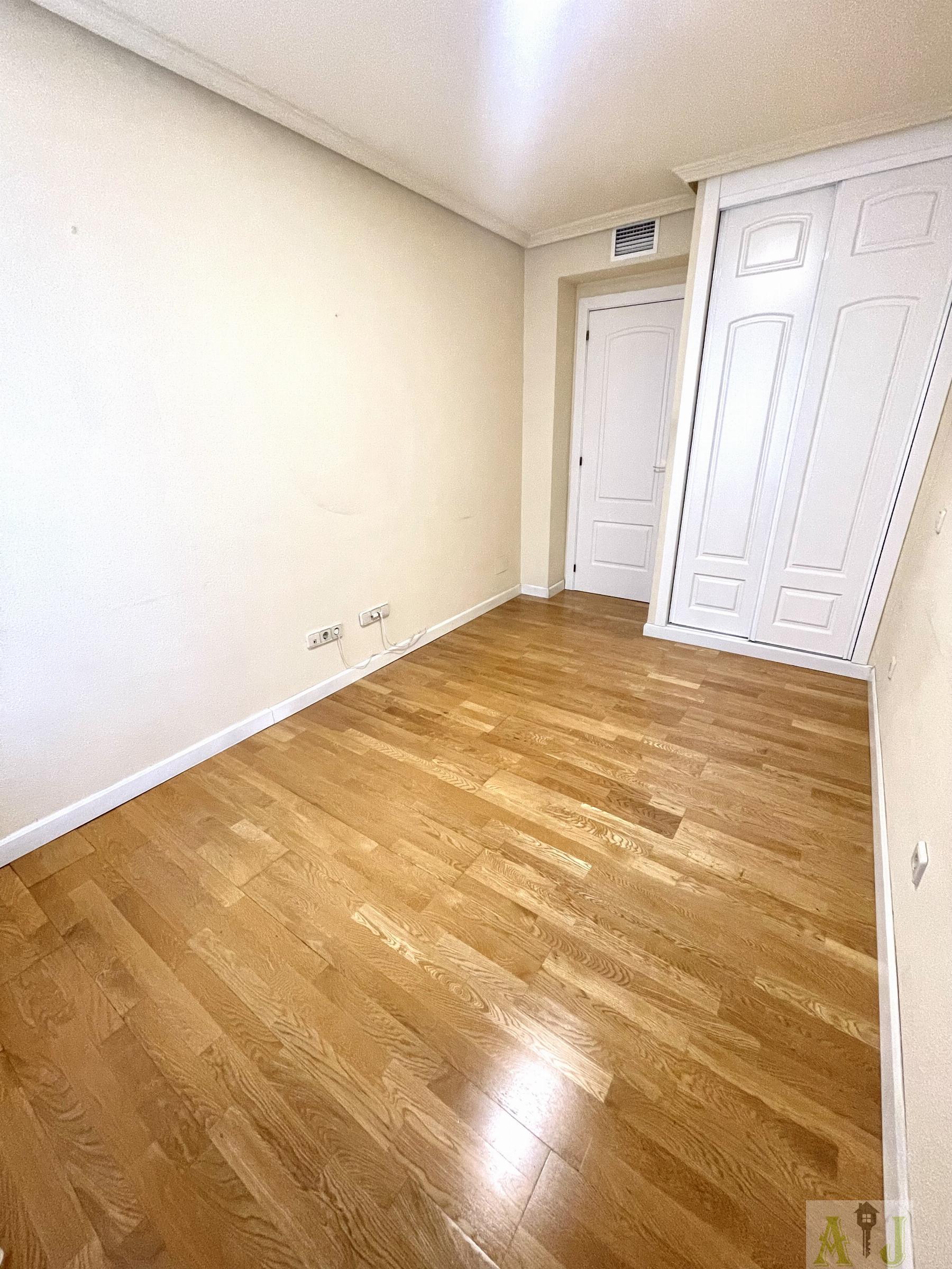 For sale of flat in Madrid