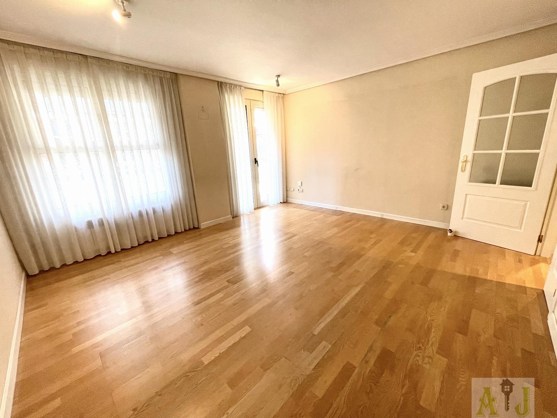 For sale of flat in Madrid