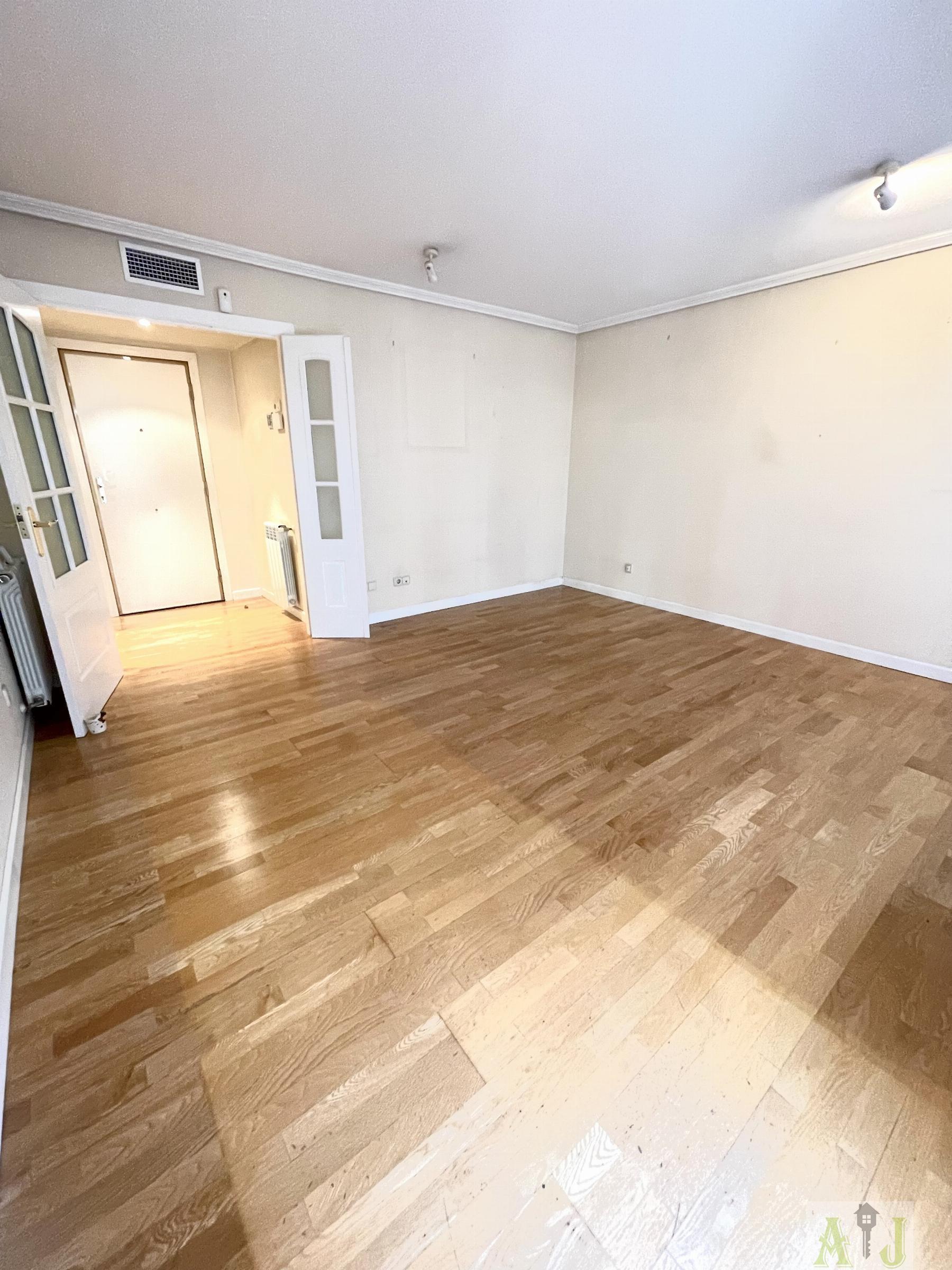 For sale of flat in Madrid