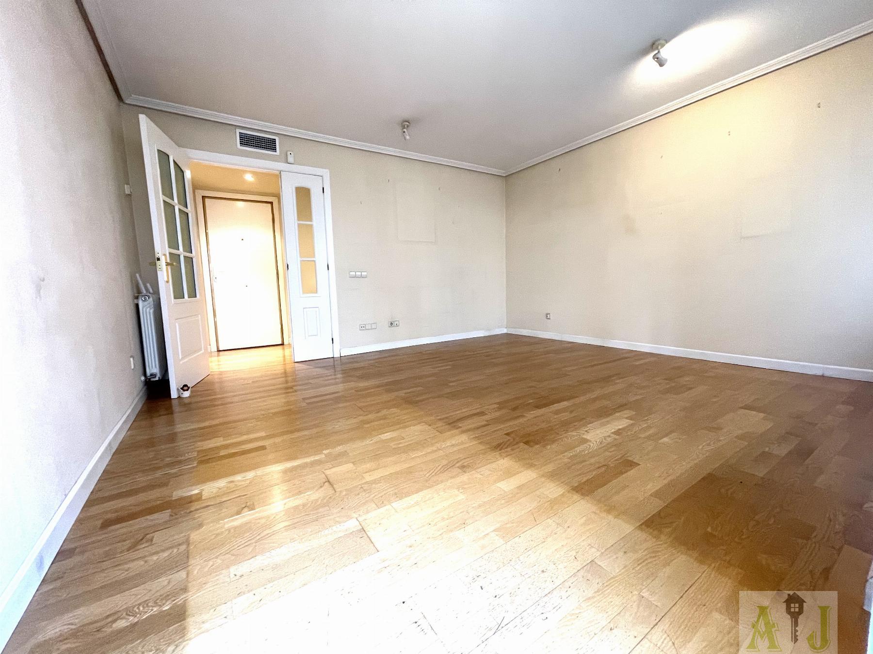 For sale of flat in Madrid