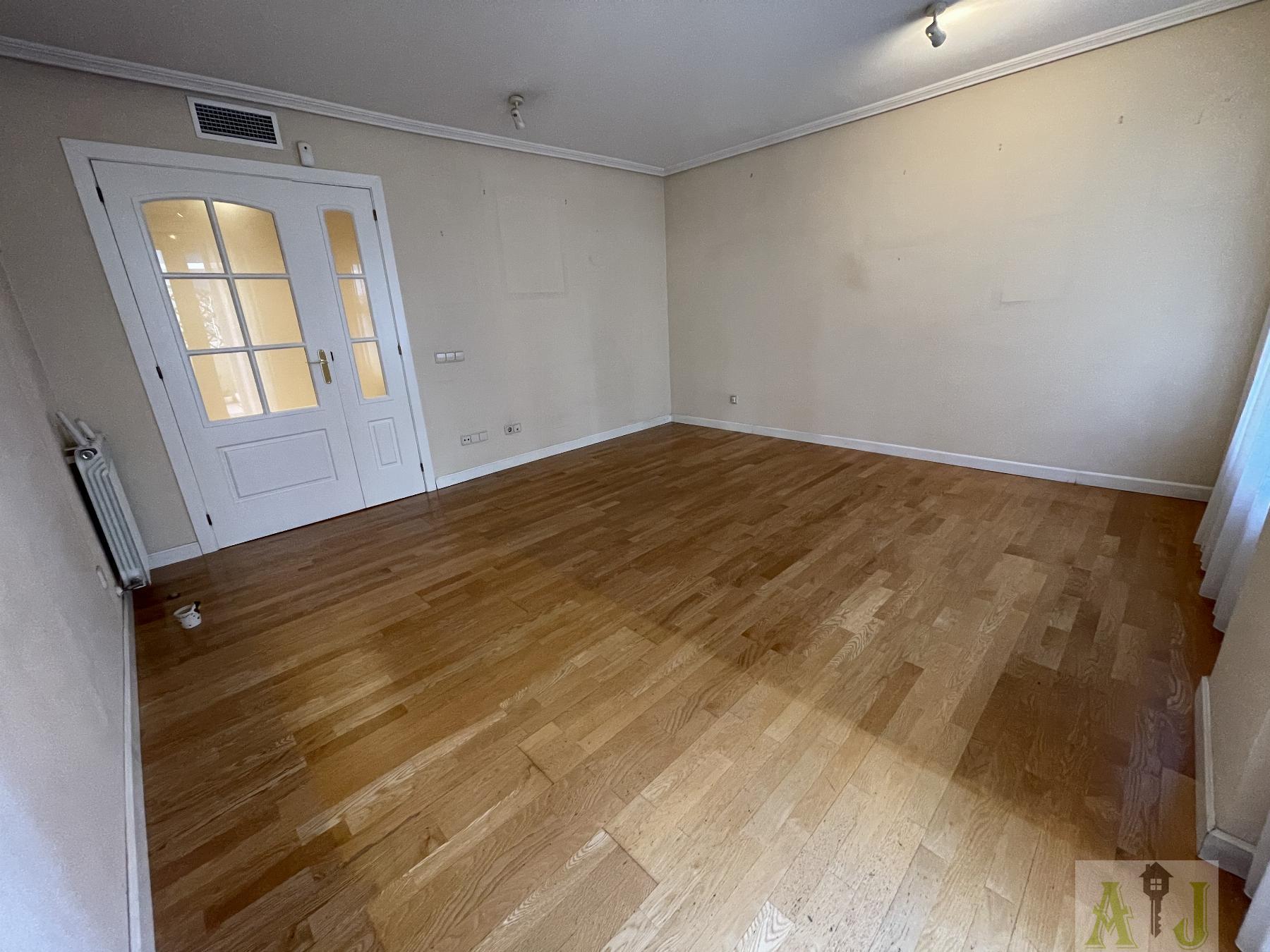 For sale of flat in Madrid