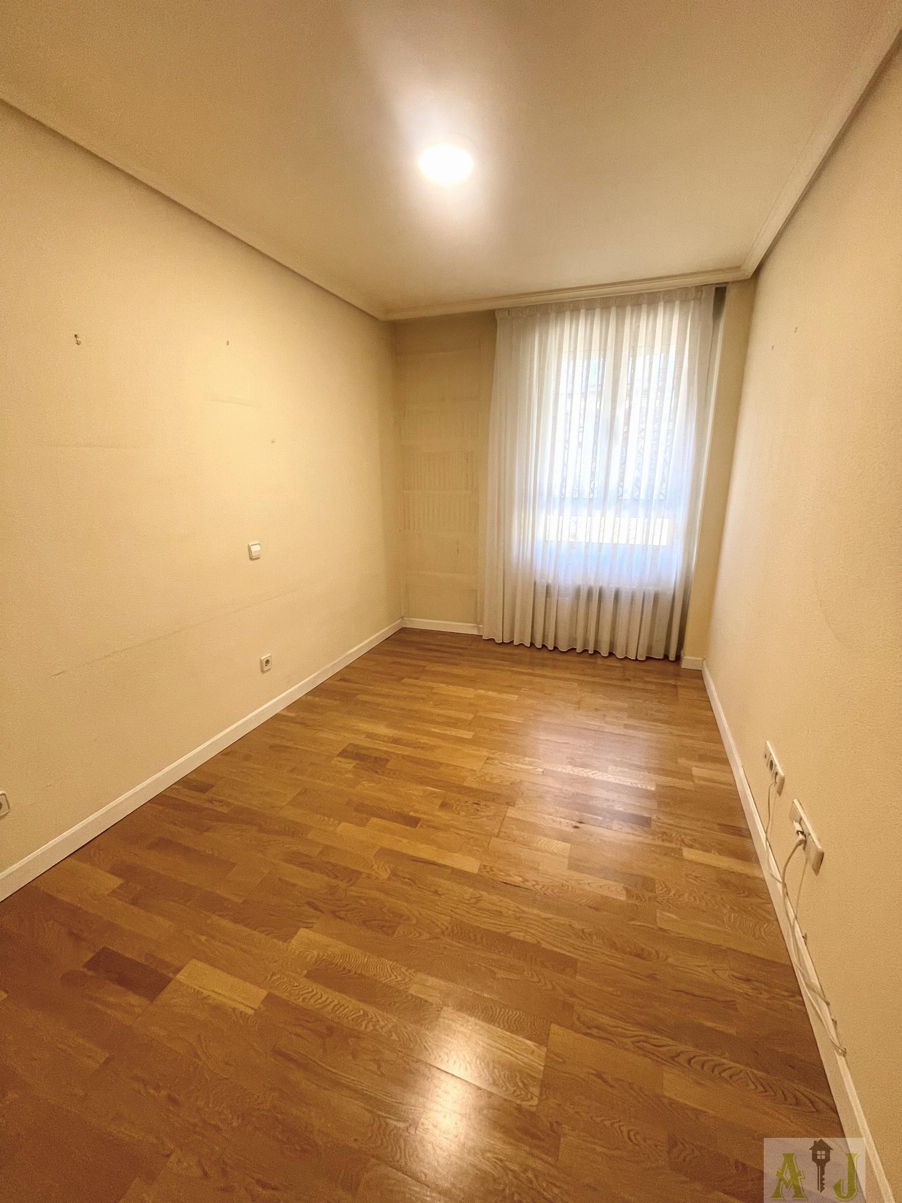 For sale of flat in Madrid