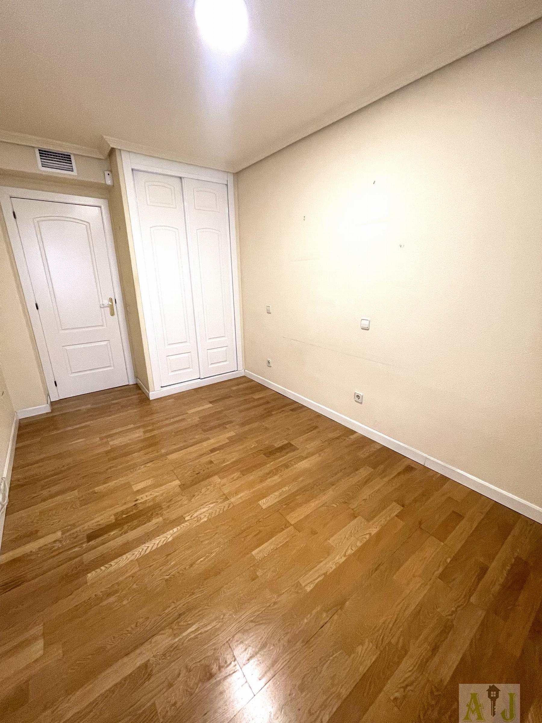 For sale of flat in Madrid