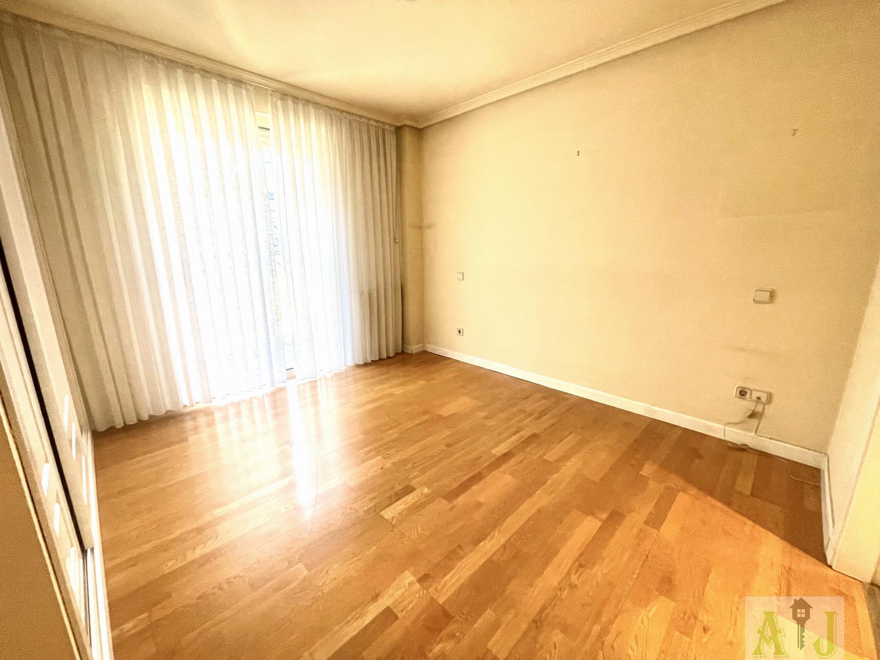 For sale of flat in Madrid
