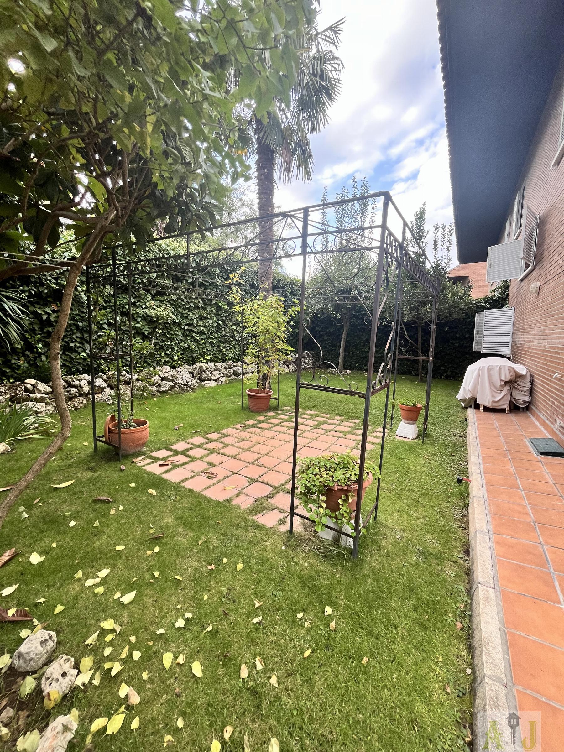 For sale of flat in Paracuellos de Jarama