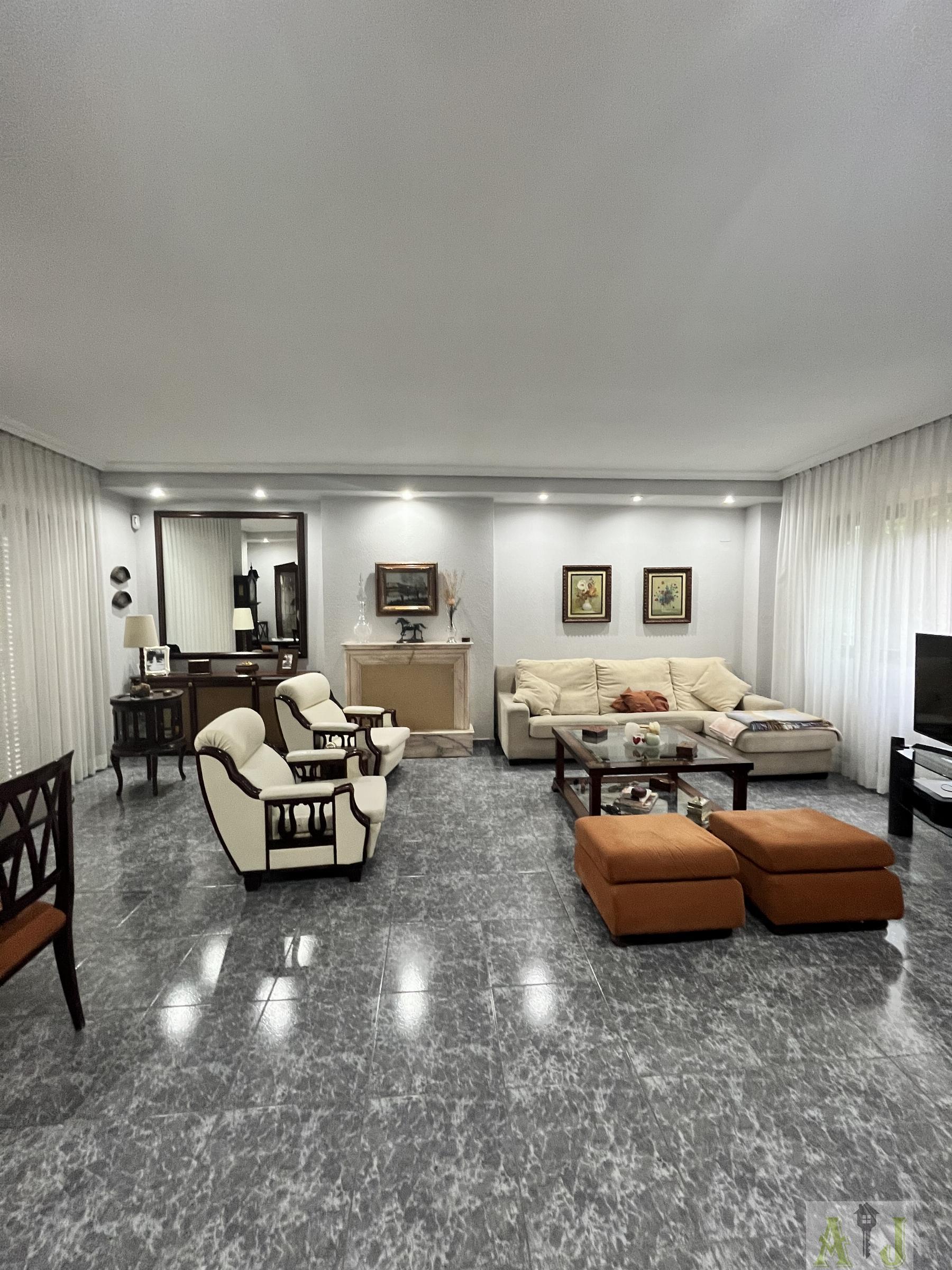 For sale of flat in Paracuellos de Jarama