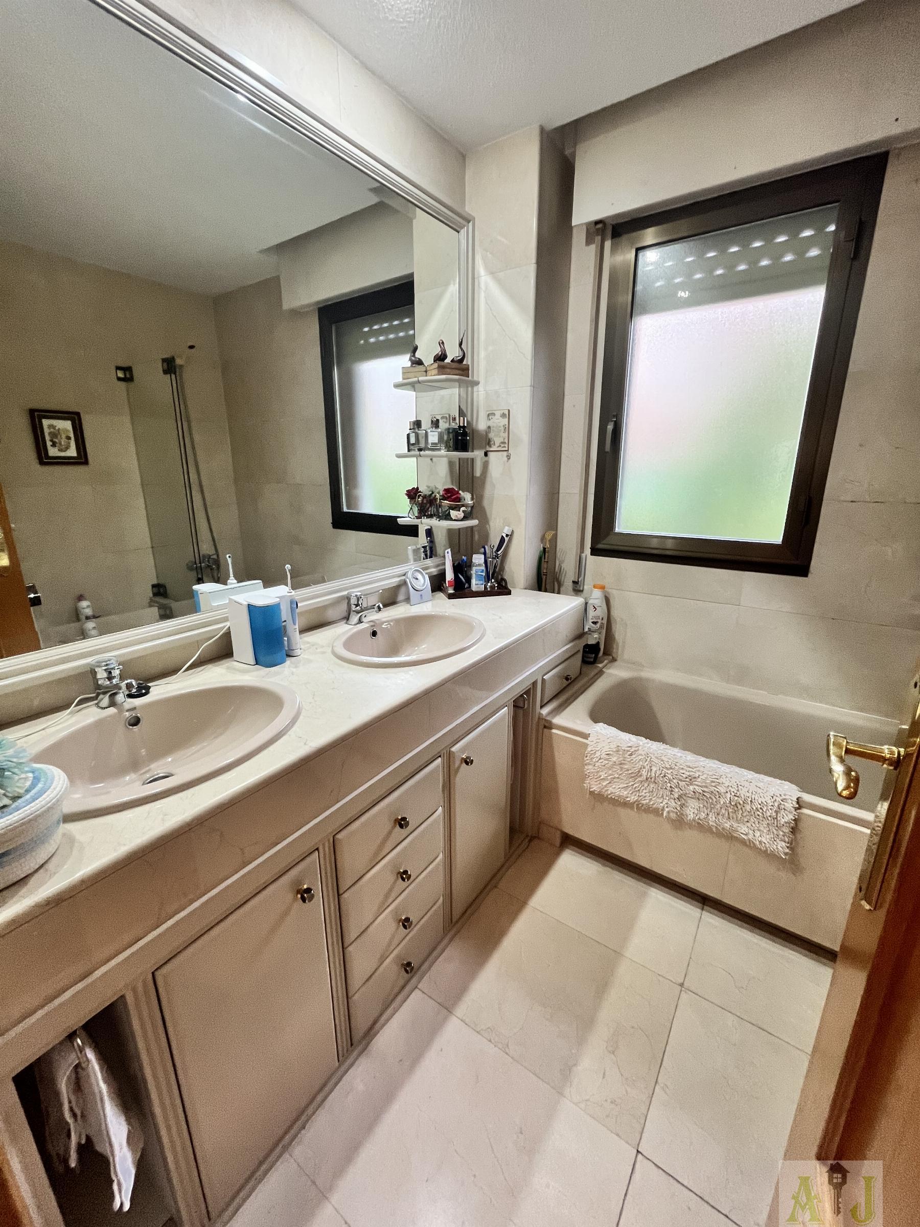 For sale of flat in Paracuellos de Jarama