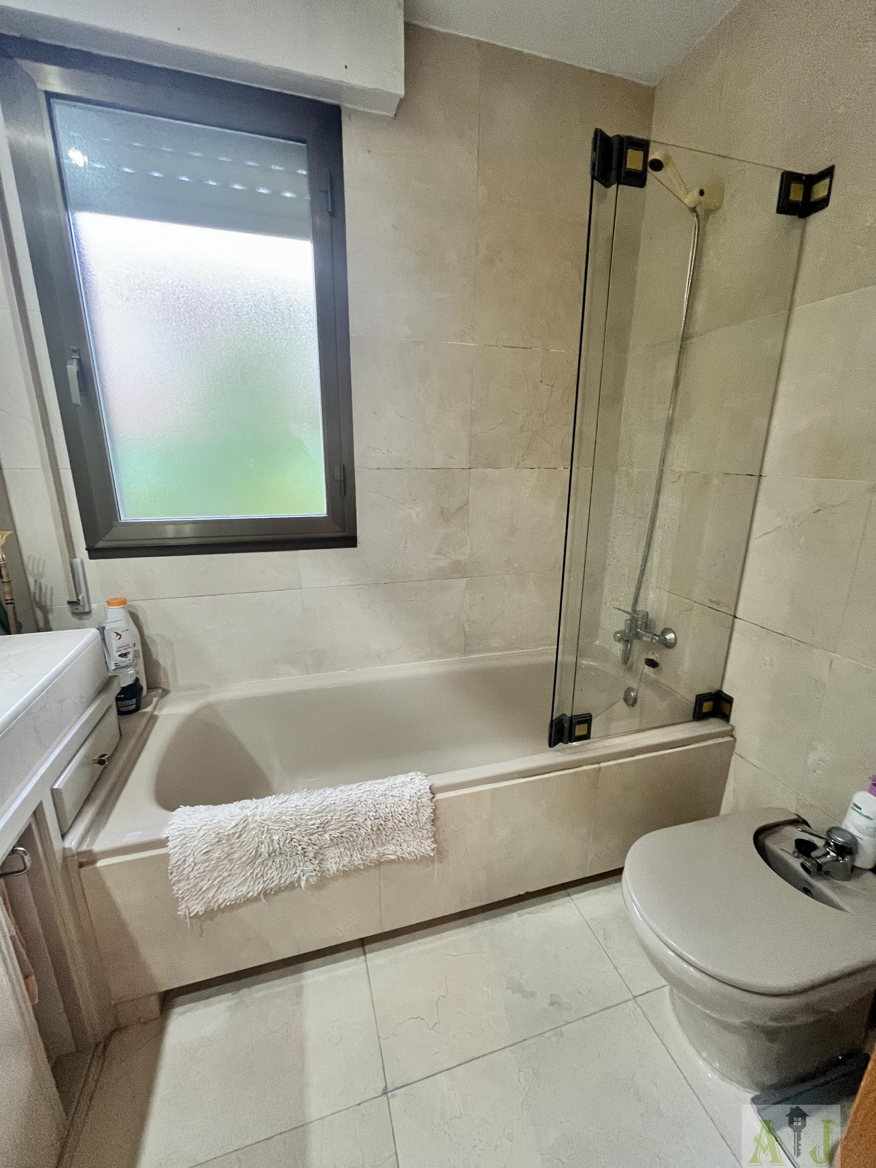 For sale of flat in Paracuellos de Jarama