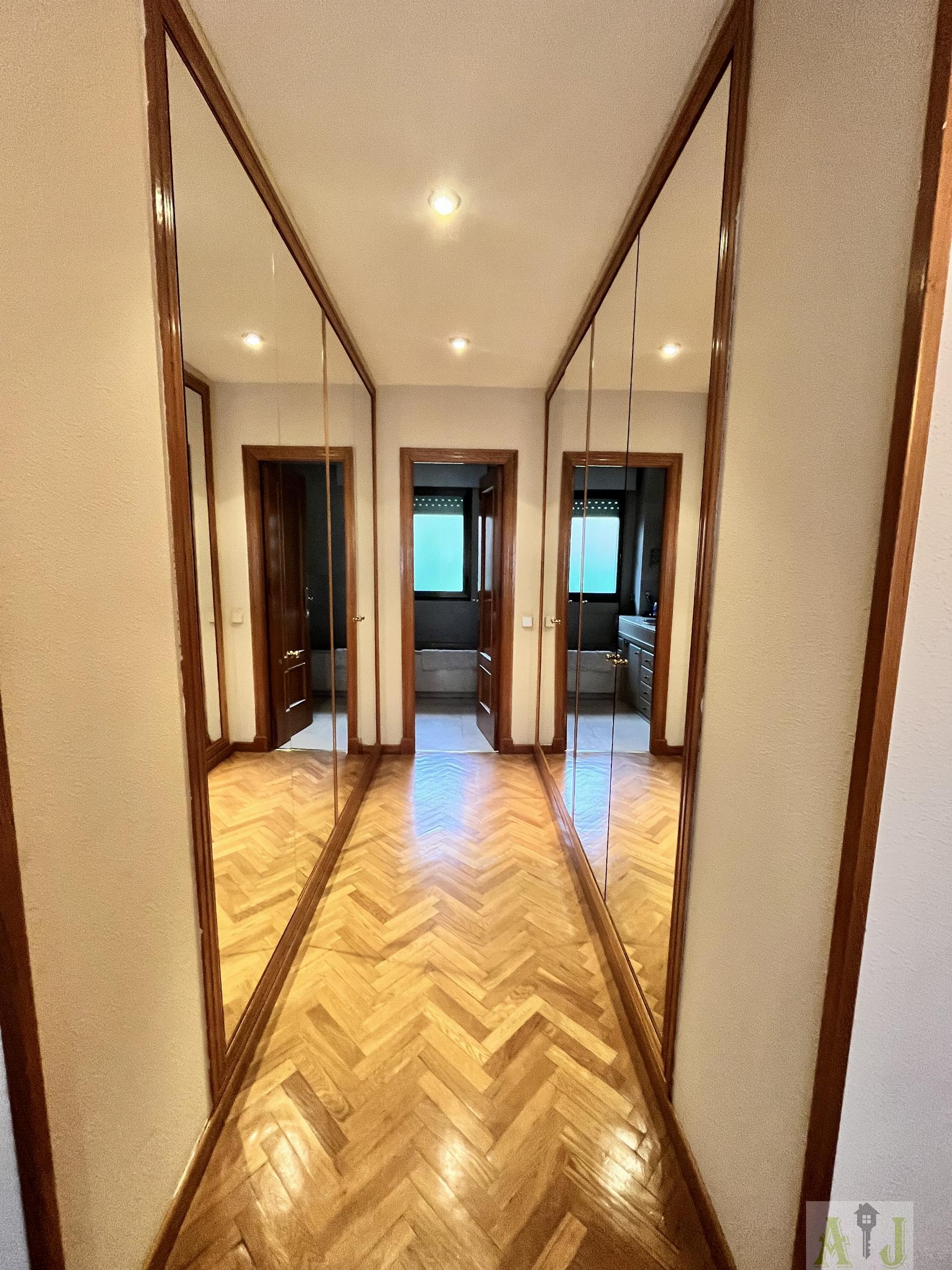 For sale of flat in Paracuellos de Jarama