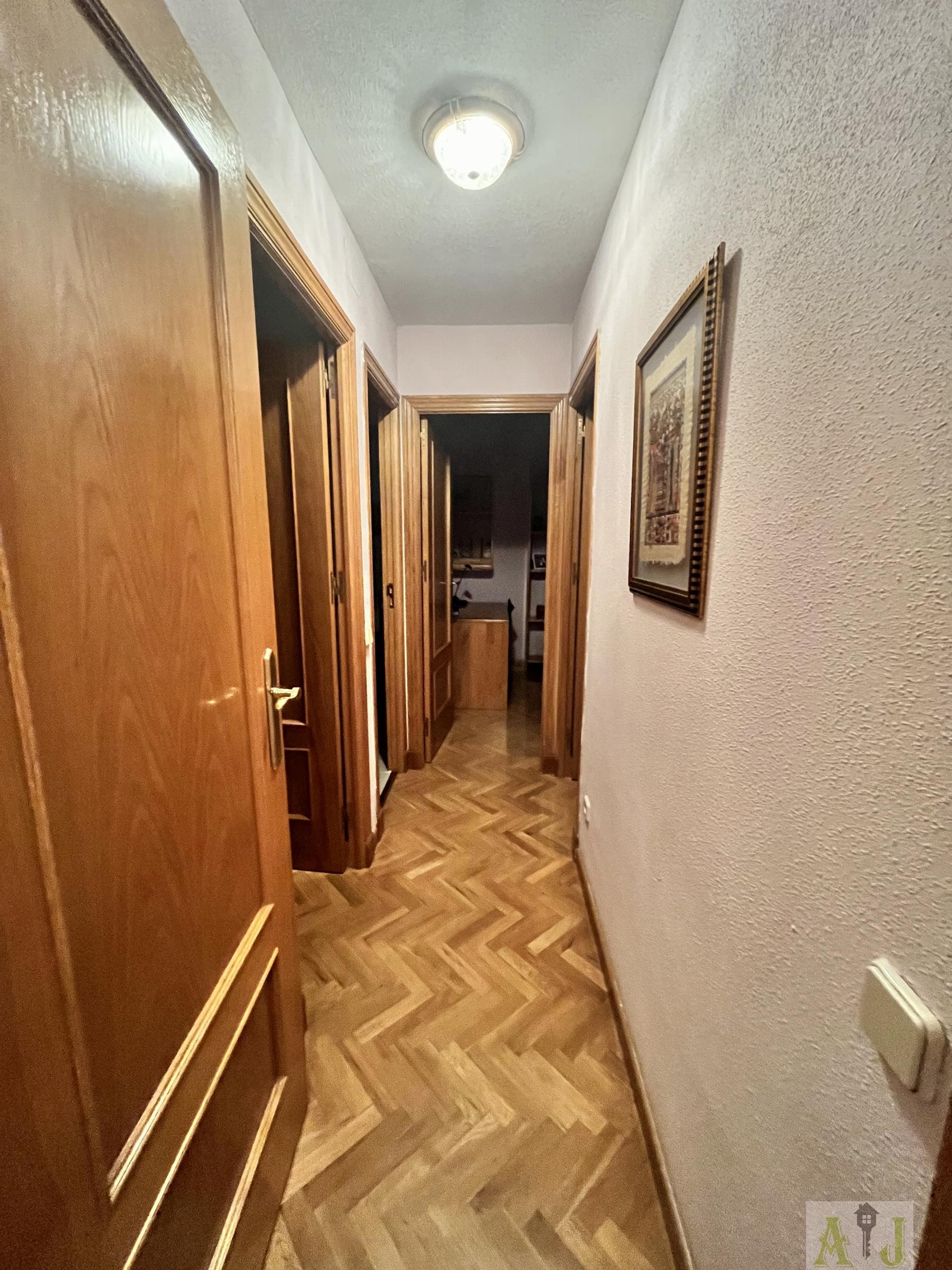 For sale of flat in Paracuellos de Jarama