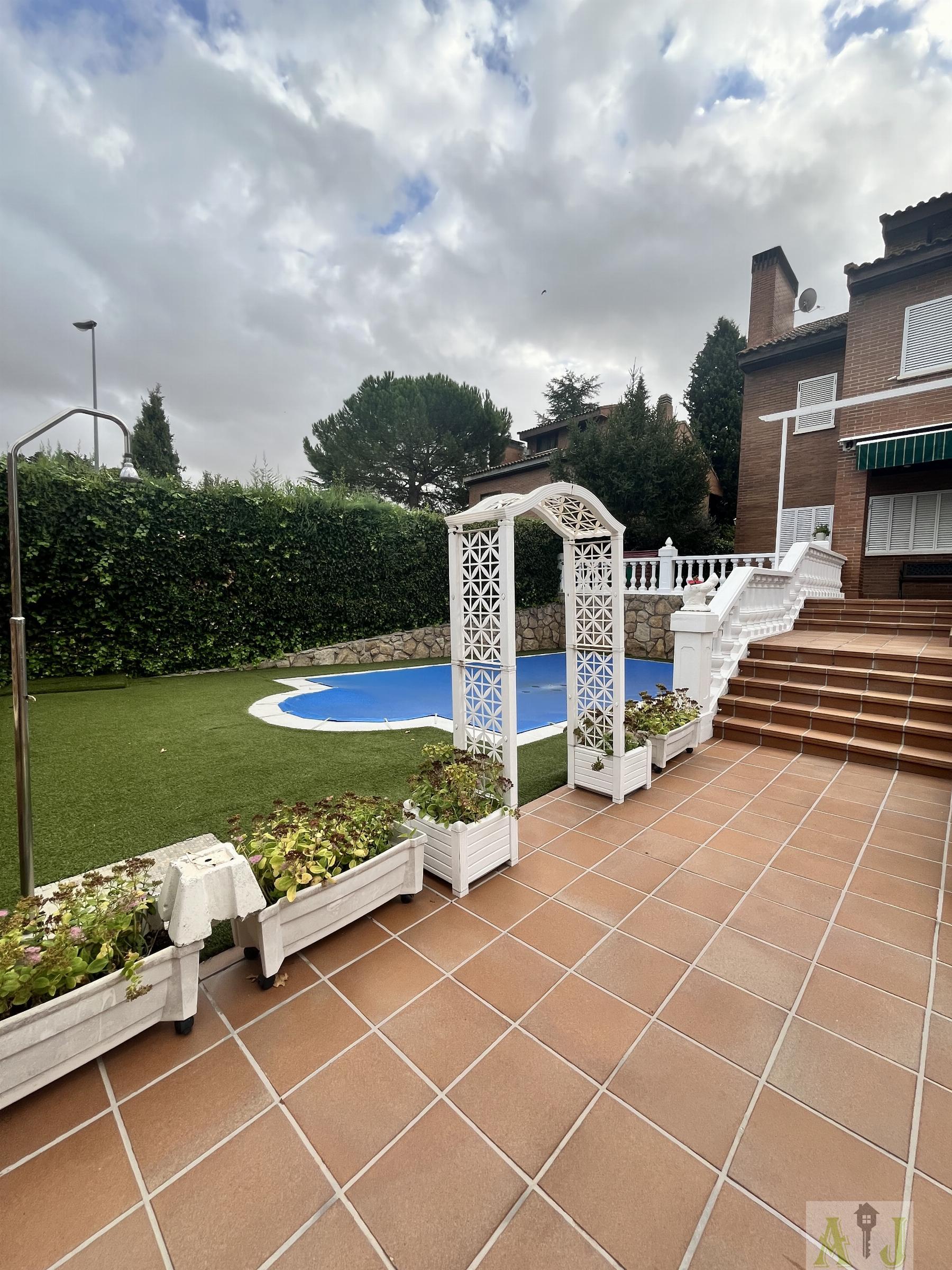 For sale of flat in Paracuellos de Jarama