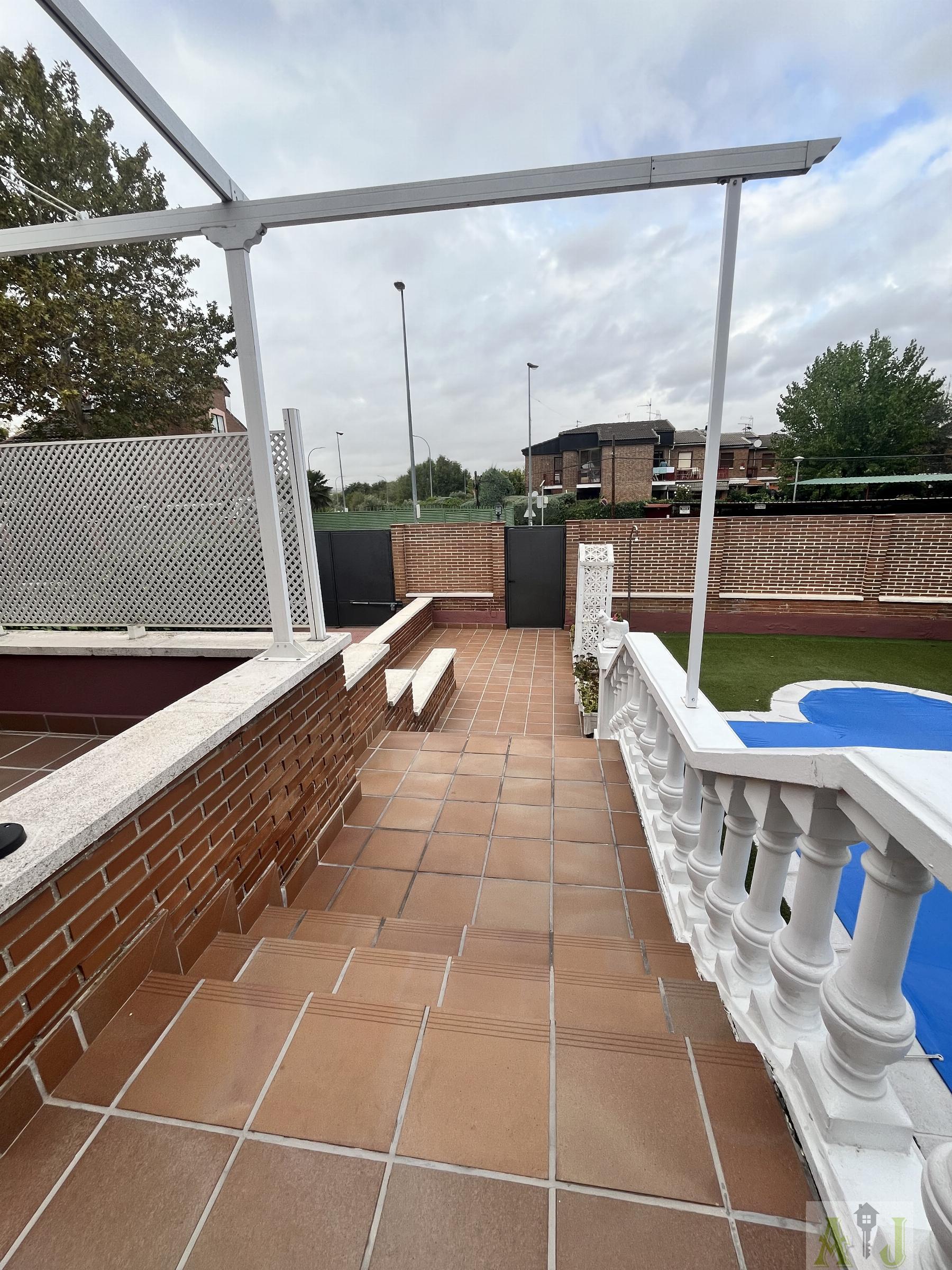 For sale of flat in Paracuellos de Jarama